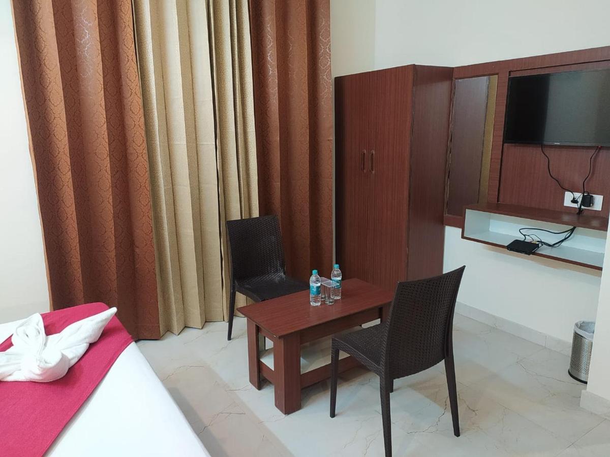 Hotel The Shivaay - Delight Inn רישיקש מראה חיצוני תמונה